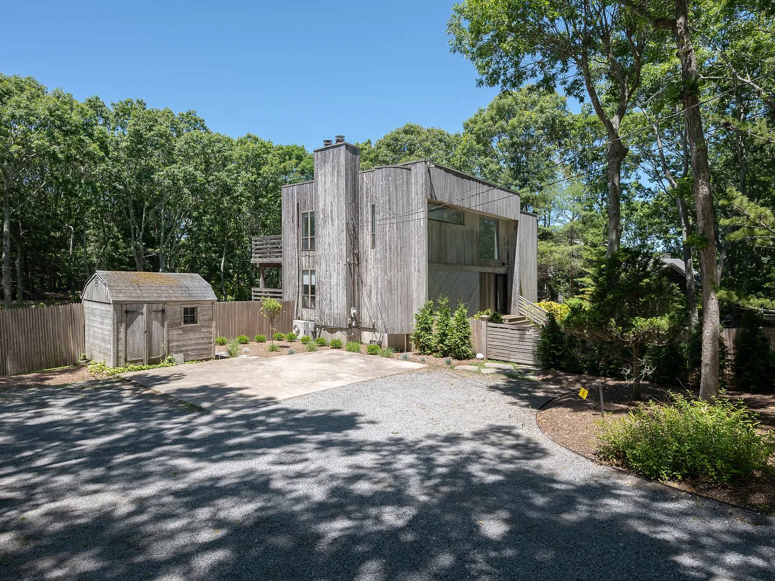 Renovated Southampton Rental With Heated Pool — Photo 3