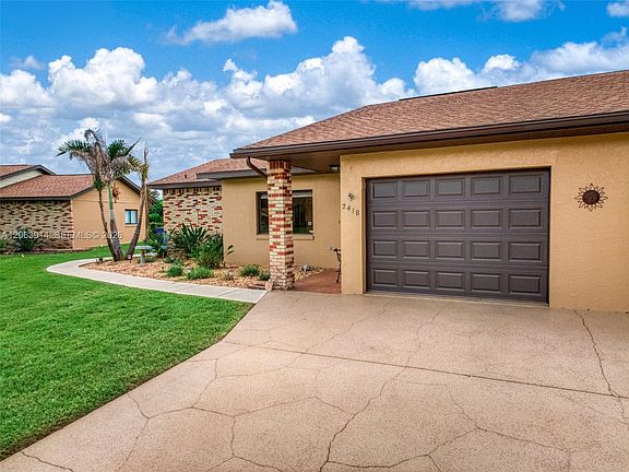 3rd image of 2418 Hidden Creek Cir