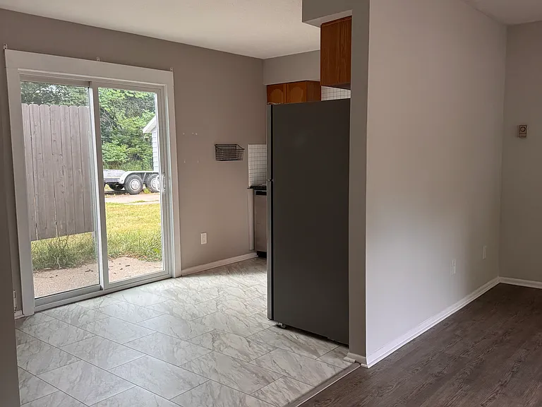 501 Fowler St — Photo 6