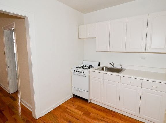 4th image of 540 W Wellington Ave APT 111