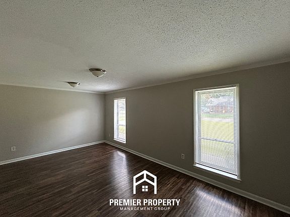 2nd image of 3815 Clubview Dr