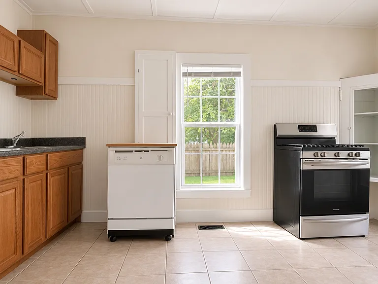 632 S Harlan Ave #C — Photo 6