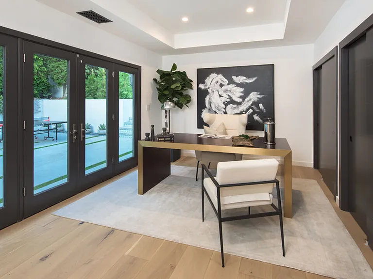 1378 N Doheny Dr — Photo 12