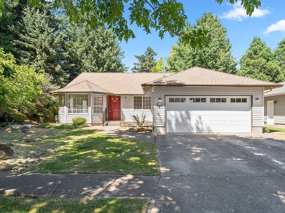 1st image of 725 SE 33rd St