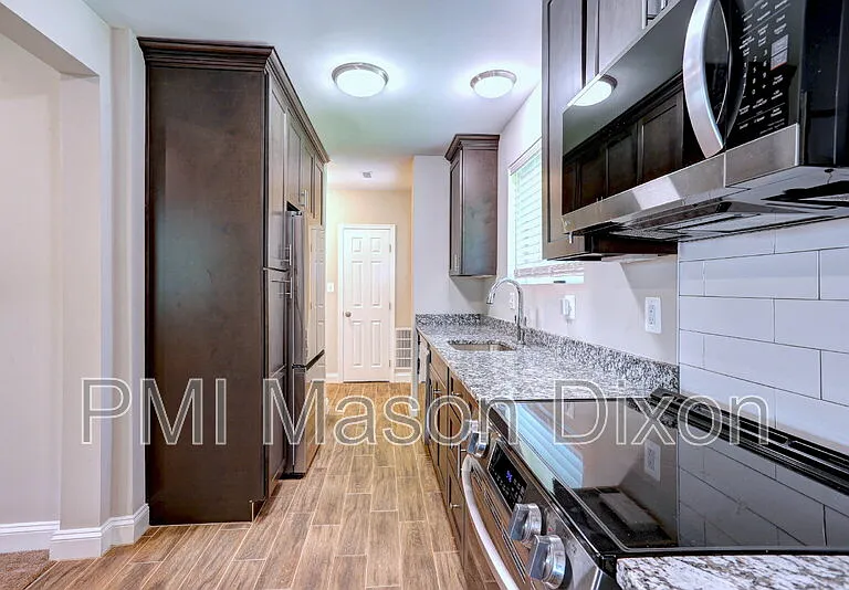 330 Compton Ave — Photo 12
