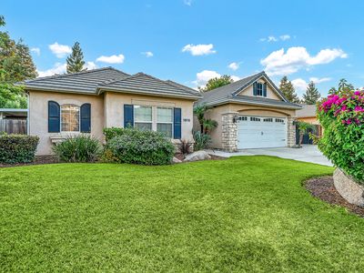 1915 N Peppertree Street, Visalia, CA, 93291