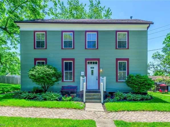 207 Center St NW, Navarre, OH 44662