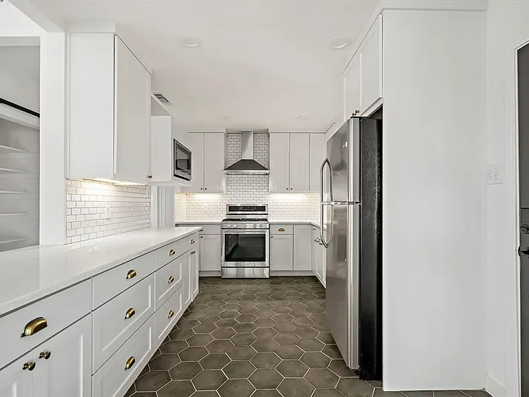 1207 Ridgemont Dr — Photo 9