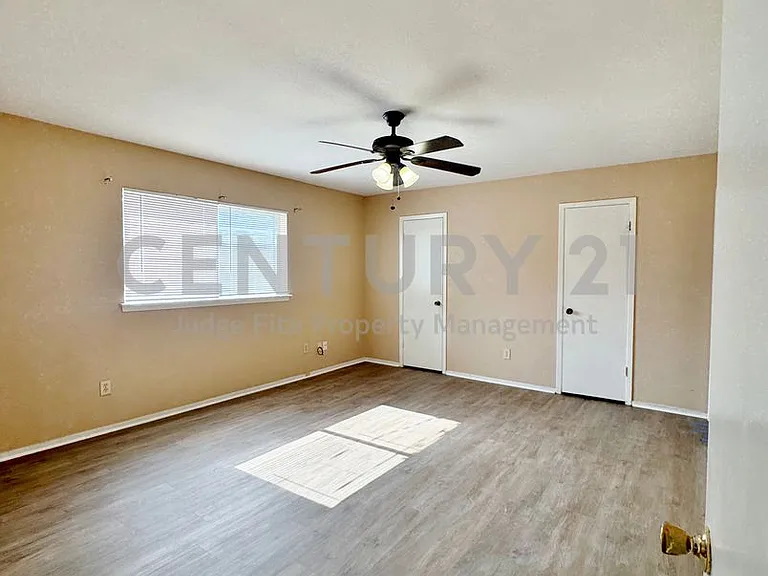 1146 Meadow Creek Dr — Photo 10
