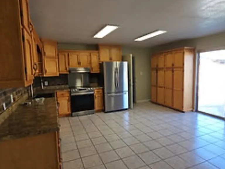 2911 S Rainbow Ave — Photo 6