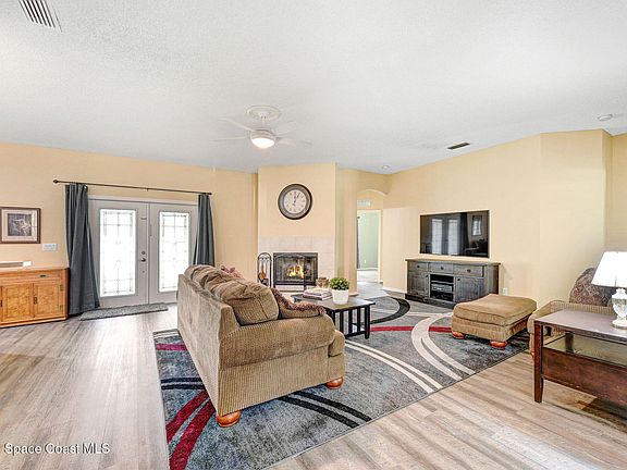 4th image of 3690 Hickory Park Dr