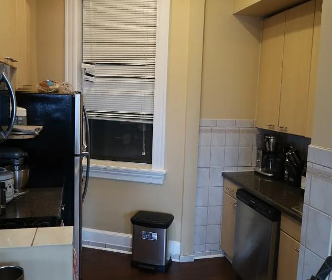 1547 W Blackhawk St #2C — Photo 4