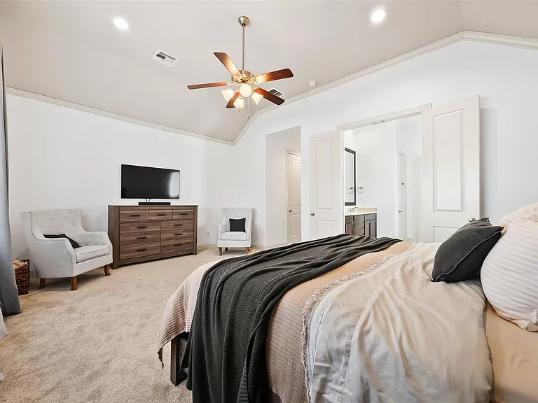 8758 Kempwood Dr — Photo 15
