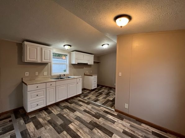 156 S Fredrick St NE