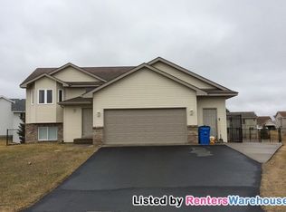 414 Cardinal Ct NW, Isanti, MN 55040