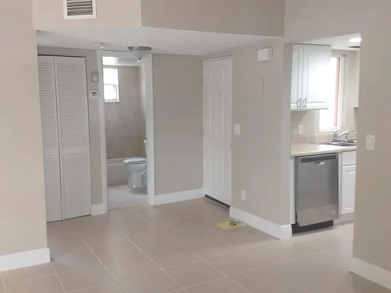 1503 SE Royal Green Cir — Photo 1