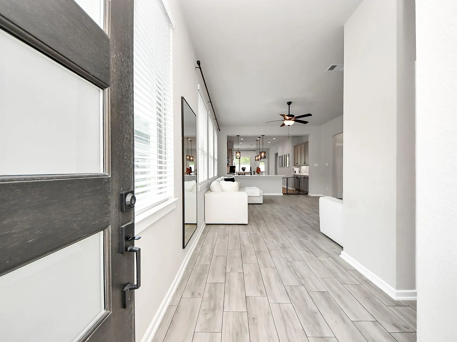 3 bed, 2.0 bath, 1702 sqft, $2,575 — Photo 3