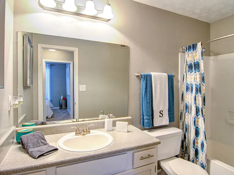 Sutter Lake Apartments — Photo 14