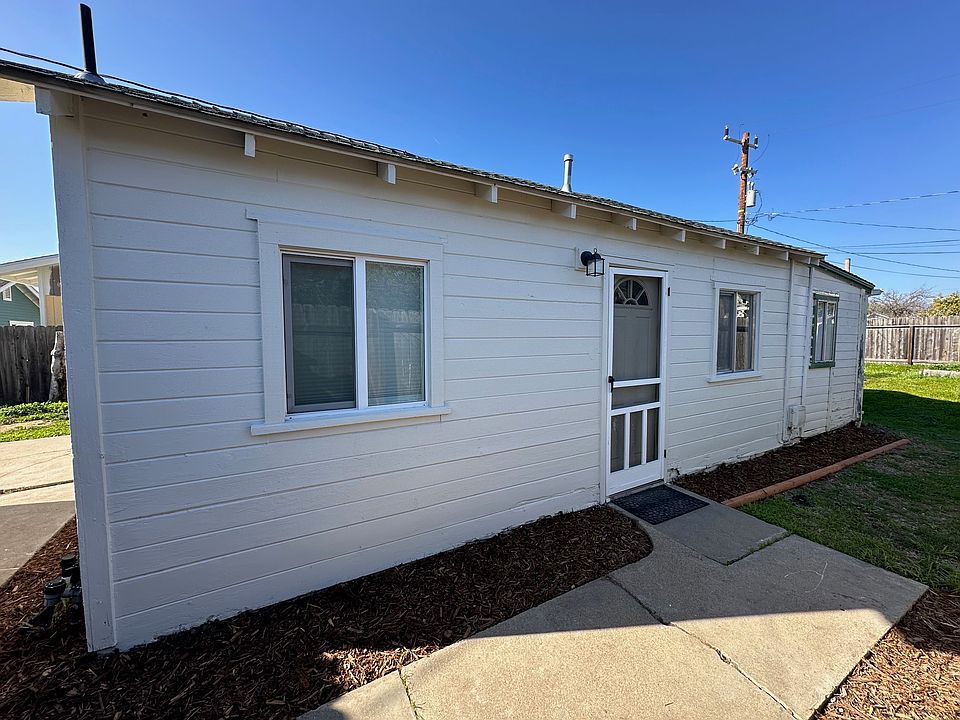 Entry in private yard