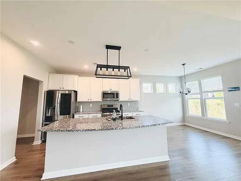 607 Michigan Cir — Photo 5