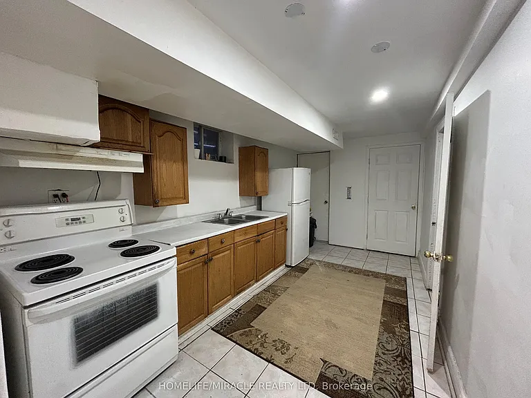 568 Oakwood Ave #BASEMENT — Photo 5