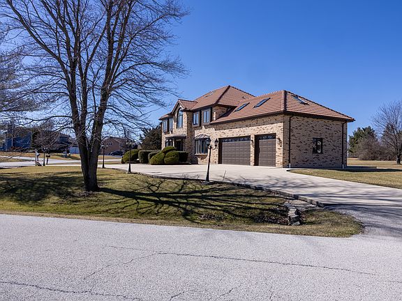 4th image of 2658 E Royal Ridge Dr