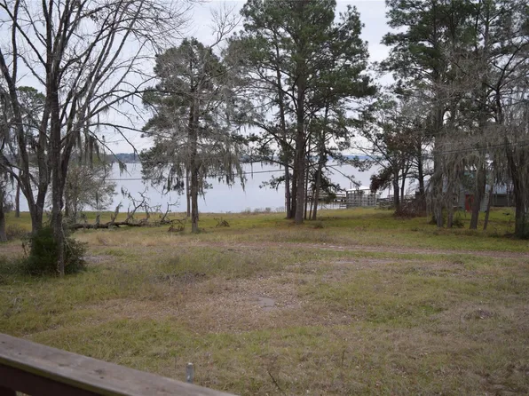 237 Shawnee Dr, Onalaska, TX 77360