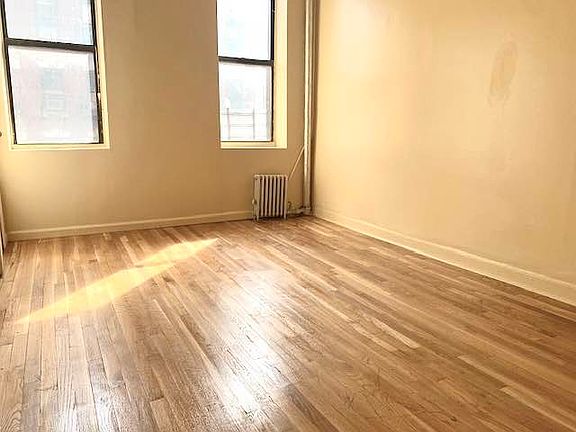 3rd image of 961 Saint Nicholas Ave APT 31