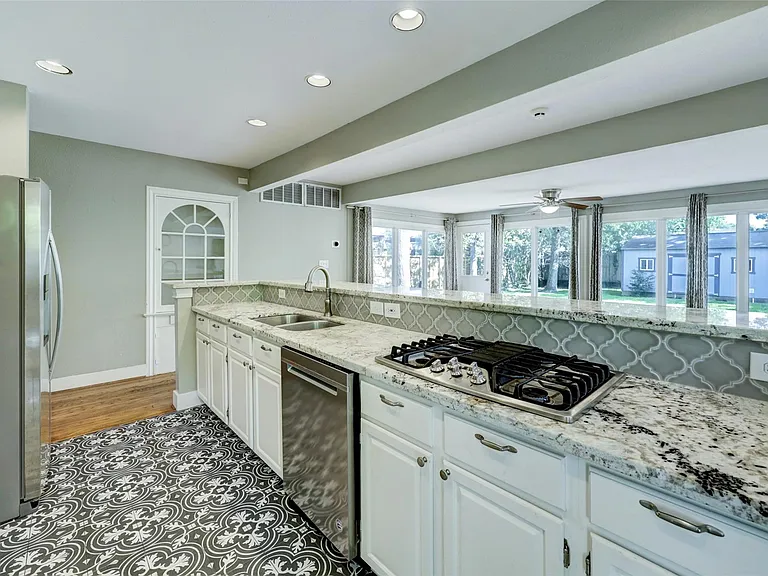713 Sue Barnett Dr — Photo 13