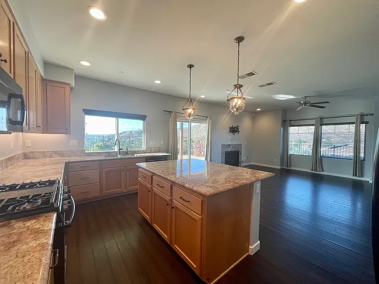 1212 Topper Ln — Photo 6