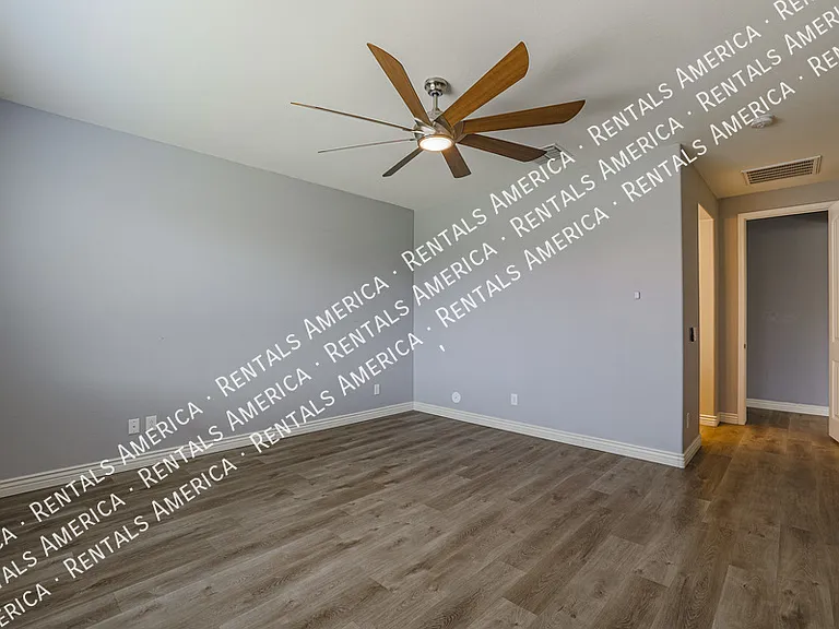 4217 W Winston Dr — Photo 17