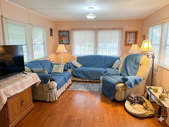3rd image of 4084 Bougainvillea Road W
