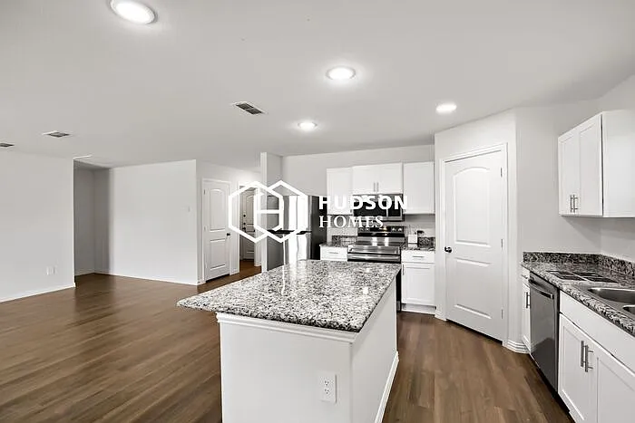 313 Bounding Main St — Photo 5