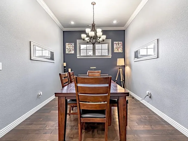 Formal Dining/Converted to Bedroom or Office Space
