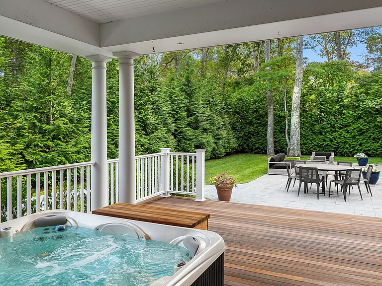 124 Underwood Dr — Photo 3