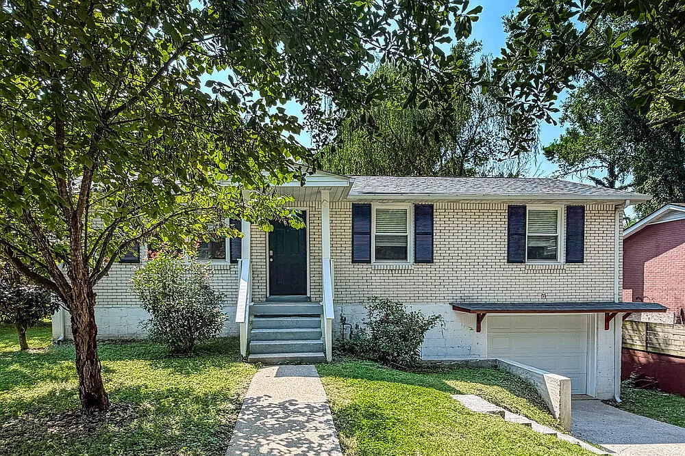3 bed, 1.5 bath, 1848 sqft, $2,150 — Photo 1