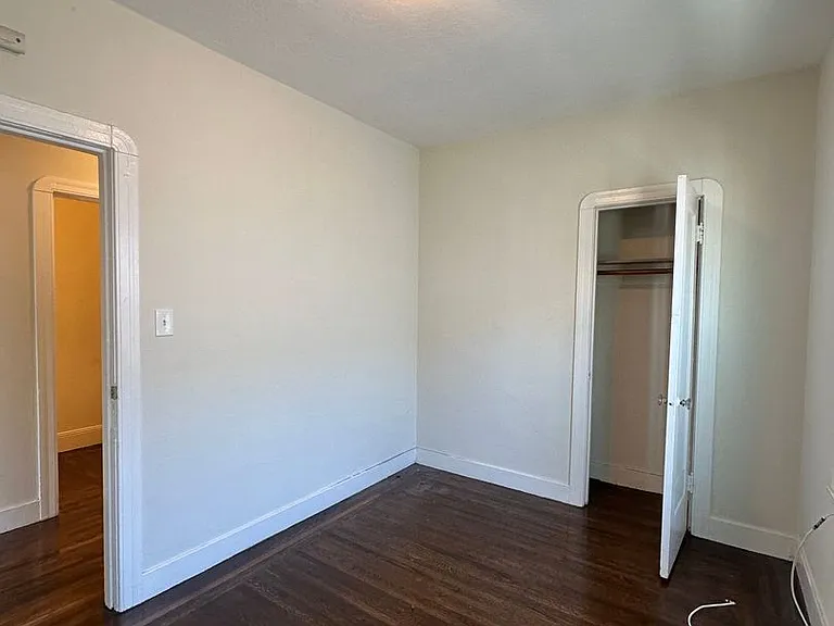 1009 E 22nd St — Photo 9