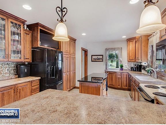 Center island w/granite