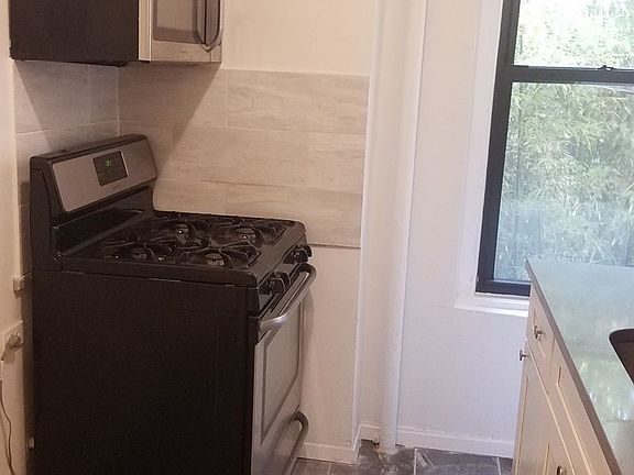 4th image of 225 Parkside Ave APT 2S
