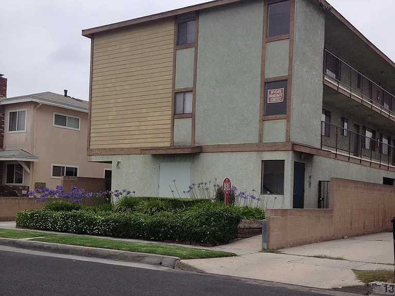 13815 Hawthorne Way #5 — Photo 1