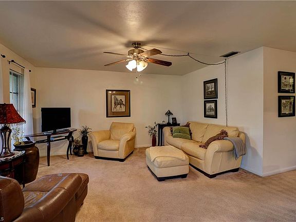 3rd image of 327 SE 24th Ave #A-b