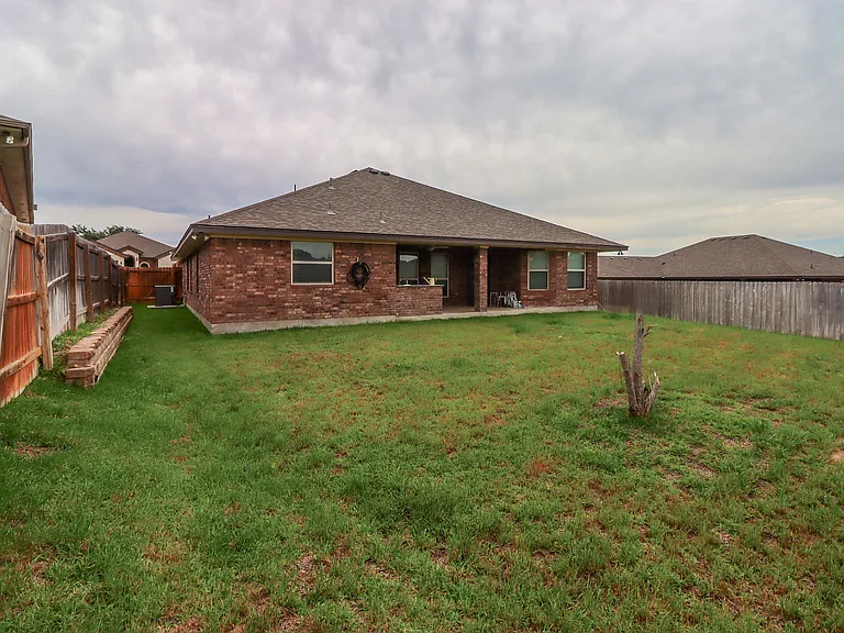 8107 Preston Hollow Dr — Photo 40