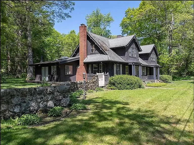 83 Woodchester Dr — Photo 16