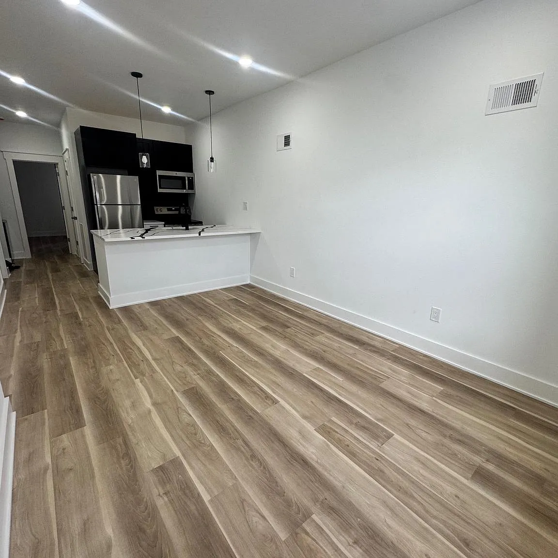 1 bed, 1.5 bath, 1400 sqft, $1,650 — Photo 2
