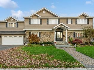945 Ilse Ct, Bellmore, NY