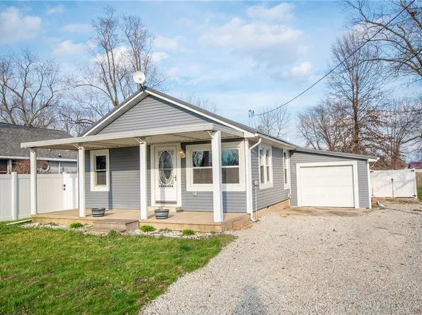 106 N Myrtle St, Beecher City, IL 62414