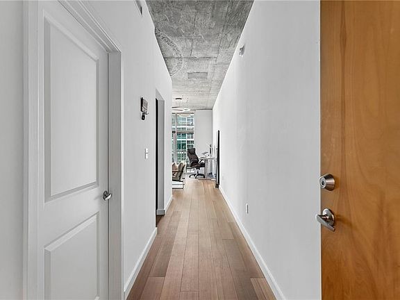 2nd image of 923 Peachtree St NE Unit 1824