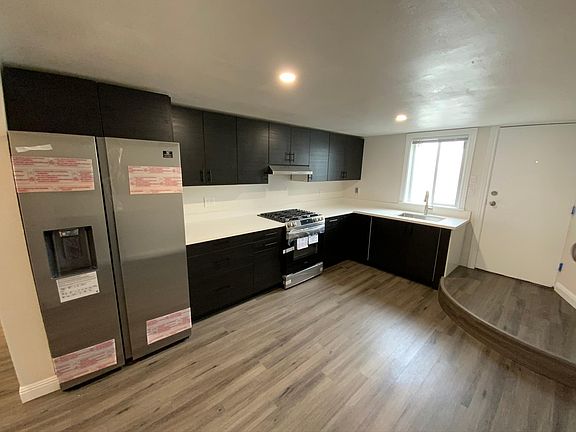 2nd image of 516 Lisbon St #B