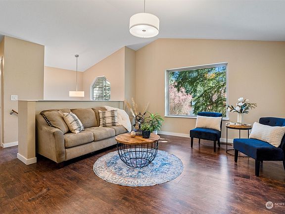 5th image of 9284 Oneida Circle NW