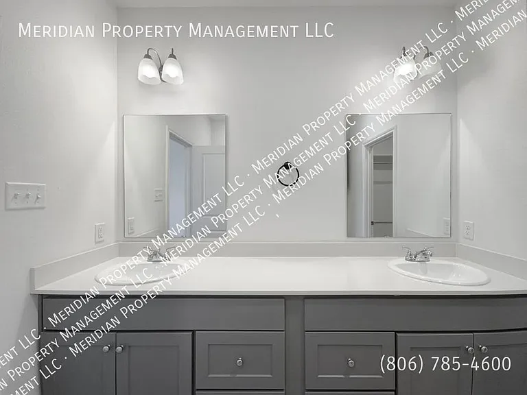 5506 Itasca St #B — Photo 18